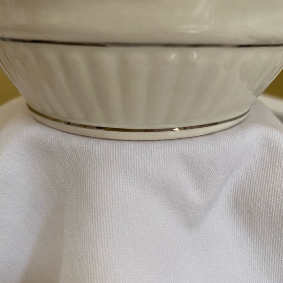 Vintage Wedgewood pitcher, white with silver, fox hunting scene with dog handle, - Picture 13 of 13